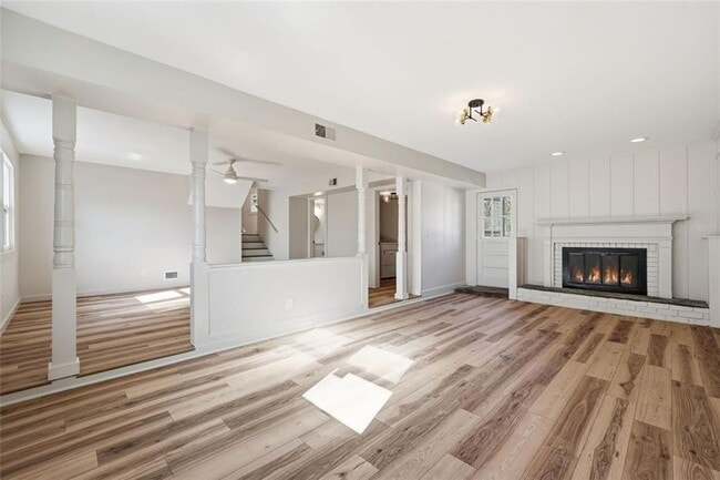 Building Photo - 3400 Elm Creek Dr