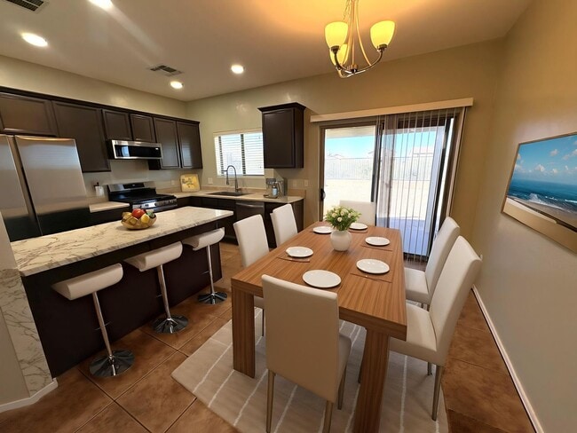 Building Photo - Move in ready Vail School District