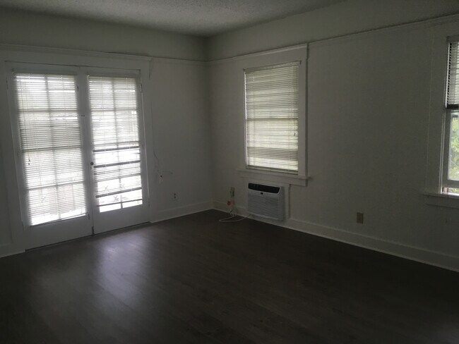 Living Room - 1502 Huntington Dr