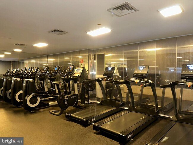 Building Photo - 1530 Key Blvd