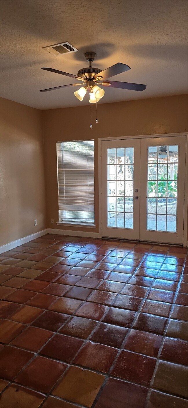 Building Photo - 14810 Charlmont Dr