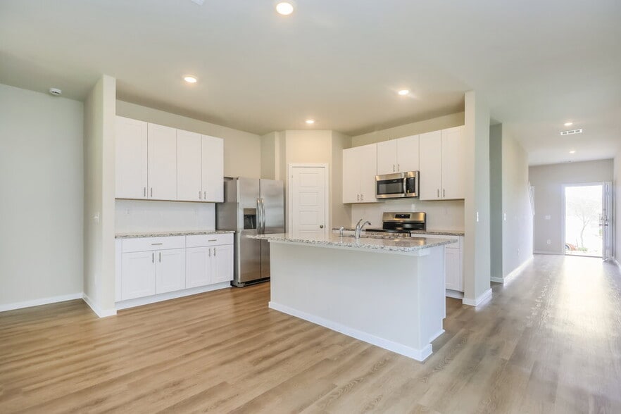 Building Photo - 567 Dalloway St