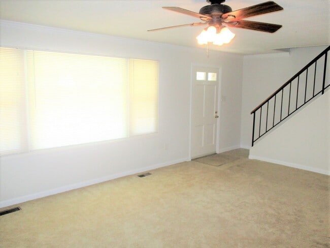 Building Photo - Beautiful 4 Bed 2 Bath Home Sitting On A Spacious Lot In Serene Greenbriar