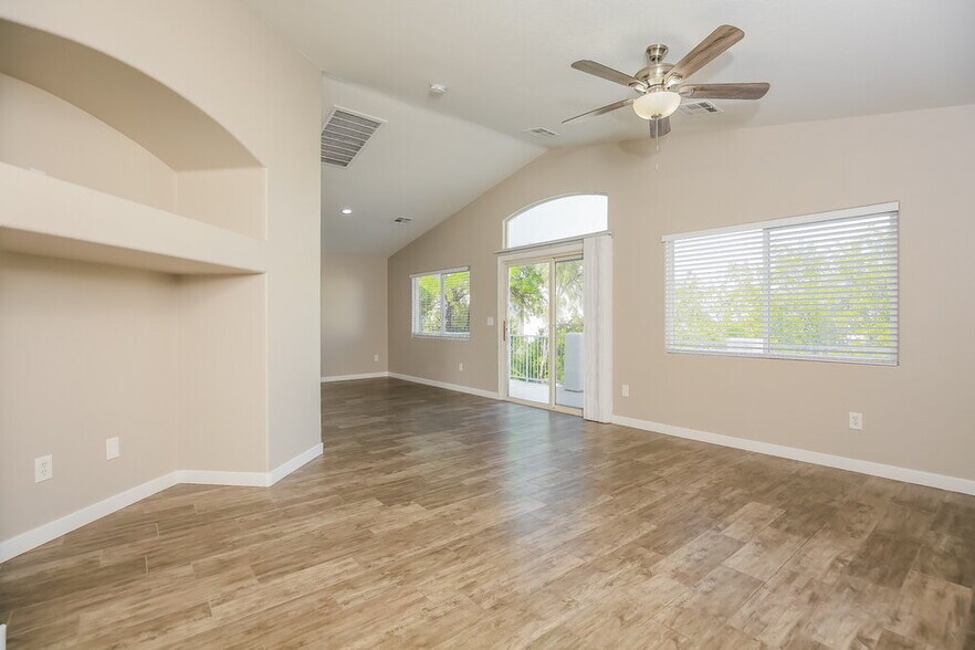 Building Photo - 5347 S Galanthus St