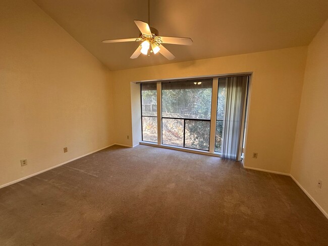 Building Photo - Spacious 2 story townhome in gated and gua...