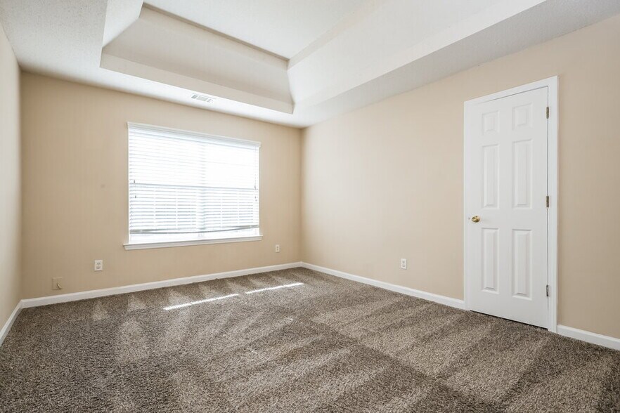 Building Photo - 369 Kentwood Springs Dr