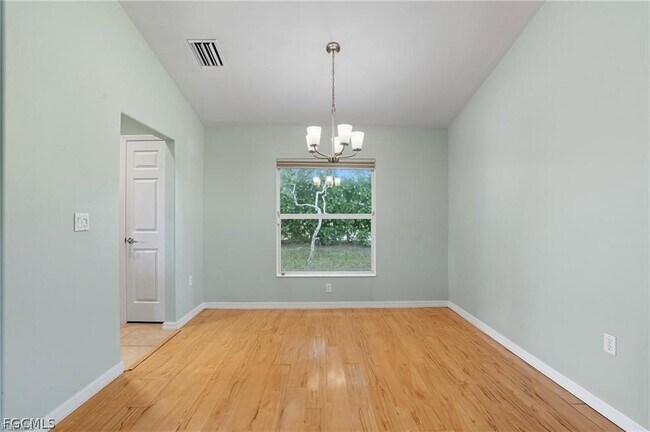 Building Photo - 2427 Woodbourne Pl