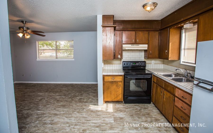 Building Photo - 3104 Ave. N