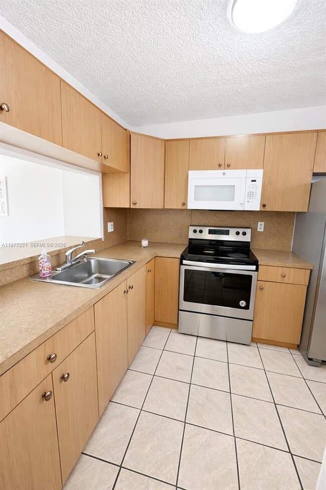 Building Photo - 19805 SW 114th Ave