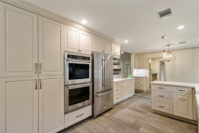 Building Photo - 427 Ashford Forest Dr
