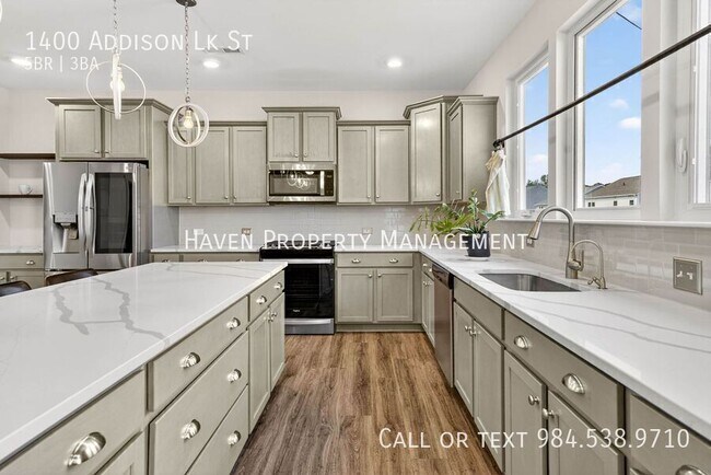 Building Photo - 1400 Addison Lk St