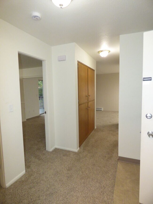 Building Photo - Rent Special: 1/2 Off May's Rent!! - Upstairs 2 Bedroom Unit