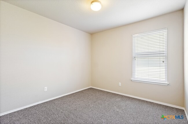 Building Photo - 1533 Redbridge Dr