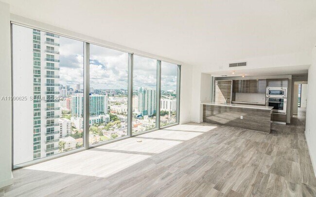 Building Photo - 460 NE 28th St