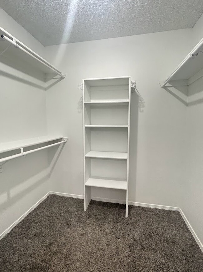 Building Photo - 4052 N Abington Ct