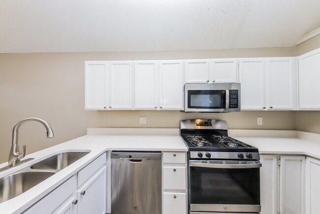 Building Photo - 2740 Owens Dr