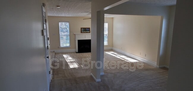 Building Photo - 5591 Rock Lake Dr