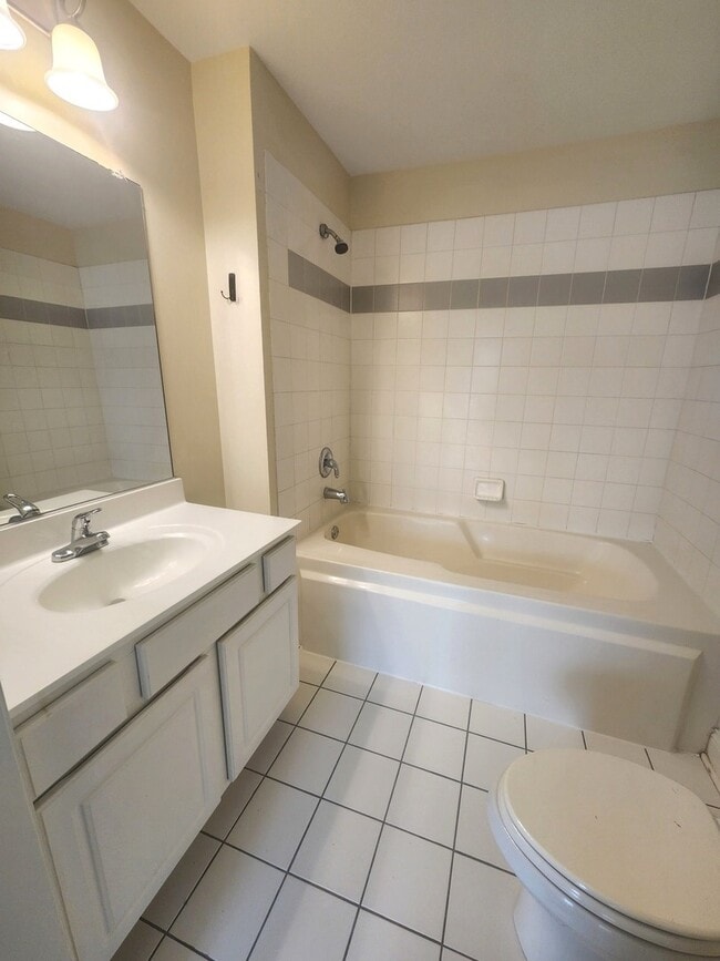 Building Photo - 43 Foxcroft Rd