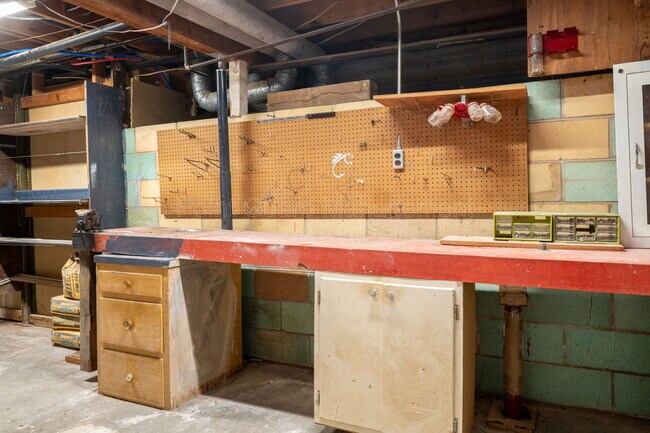 Building Photo - 6002 E 8th St N