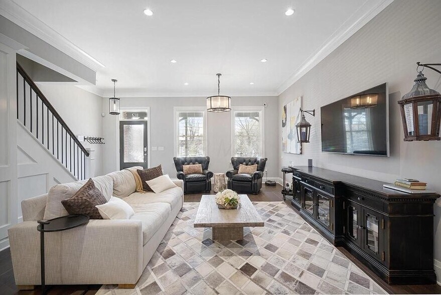 Building Photo - 112 W Starr Ave