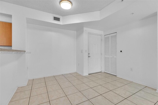 Building Photo - 8000 N Nob Hill Rd
