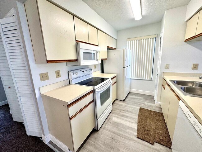 Building Photo - 3243 W Fox Squirrel Dr
