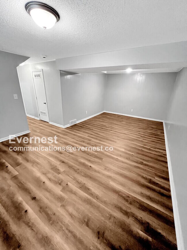 Building Photo - 1303 Michele Dr