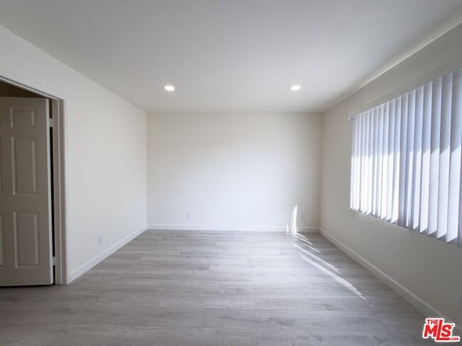 Building Photo - 2708 Arizona Ave