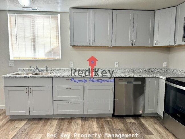 Building Photo - Hunter Way. Unit B