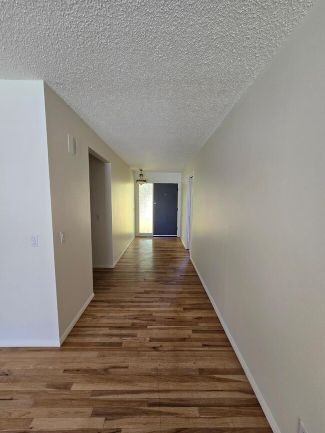 Building Photo - 3208 Texas St NE
