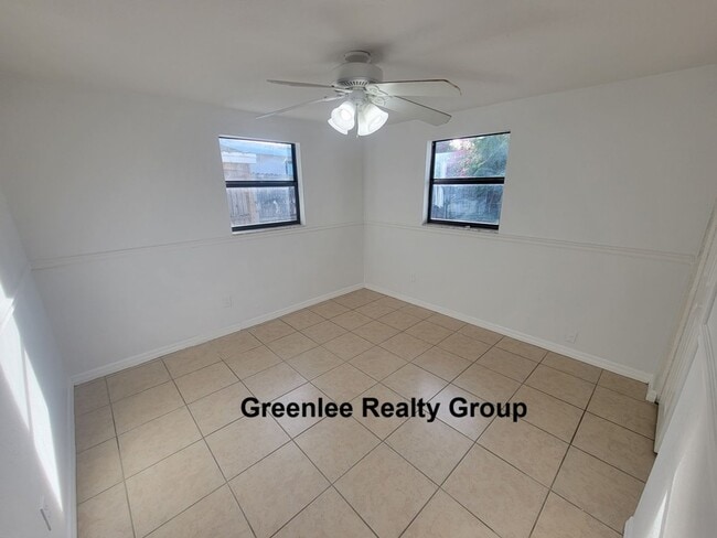 Building Photo - Spacious 3BR with bonus room and fenced yard just minutes from Tarpon Springs