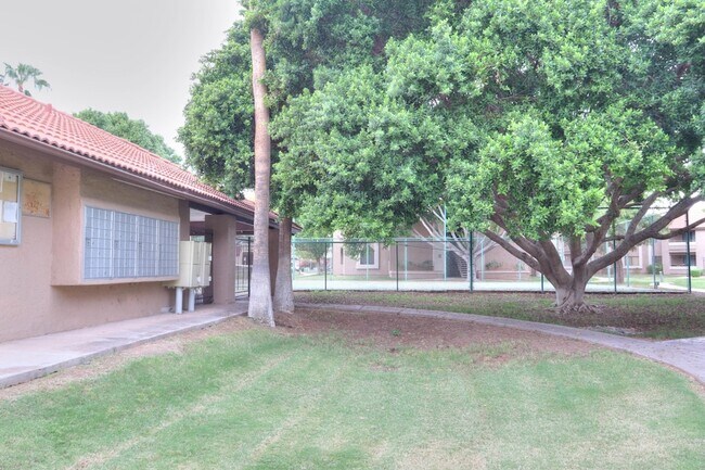 Building Photo - 2146 W Isabella Ave