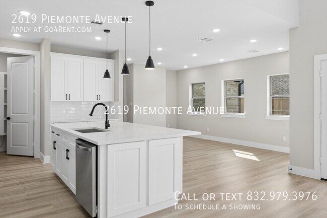 Building Photo - 2619 Piemonte Ave