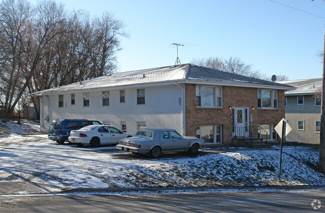 Building Photo - 940-950 39th Ave NE