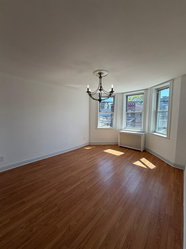Building Photo - 214 72nd St