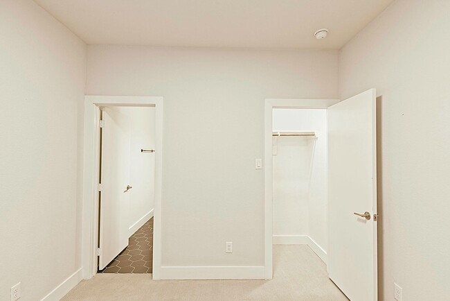 Building Photo - 1405 Bronson Ct