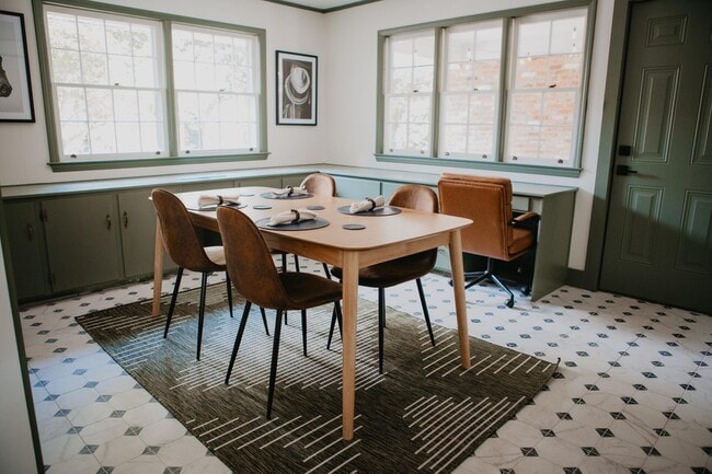 Building Photo - 946 Magnolia St SE