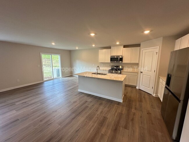 Building Photo - 322 Kingscote Wy