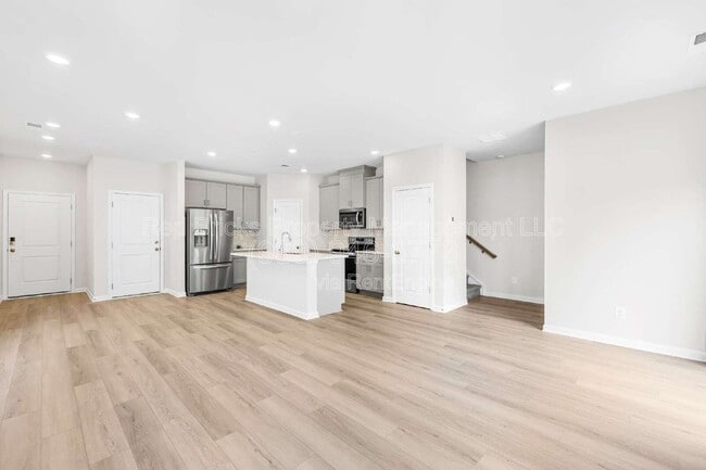 Building Photo - 2220 Belterra Dr