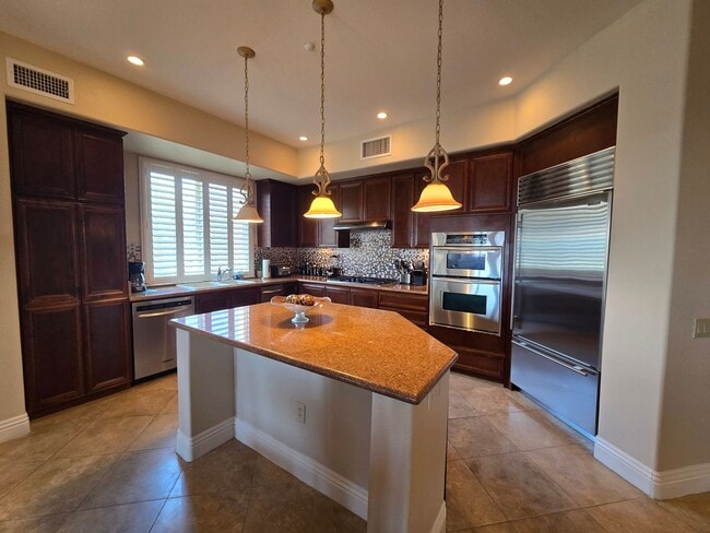 Building Photo - An Amazing Furnished 3 Bedroom Condo at La...