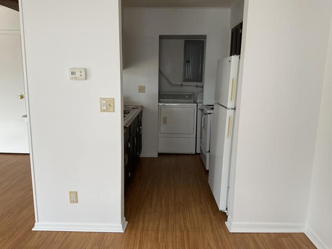 Building Photo - 420 Briar Manor