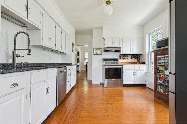 Building Photo - 24 Warren Ave