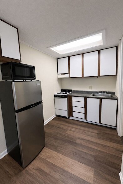 Building Photo - 2421 Madison St