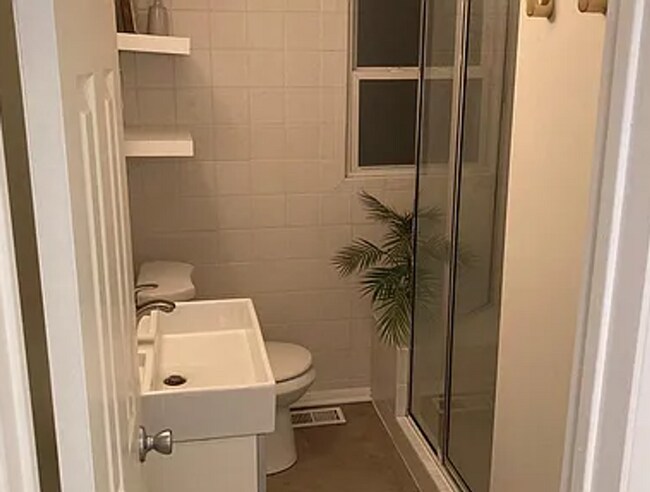 Building Photo - 2 Bed | 1 Bath | Brookside