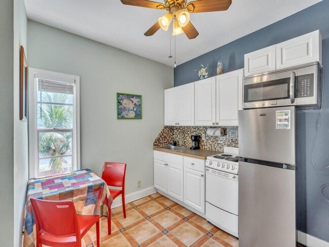 Building Photo - 324 Indiana St