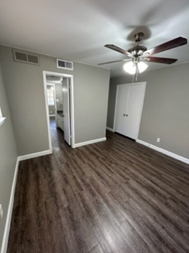Building Photo - 400 Donnell Dr