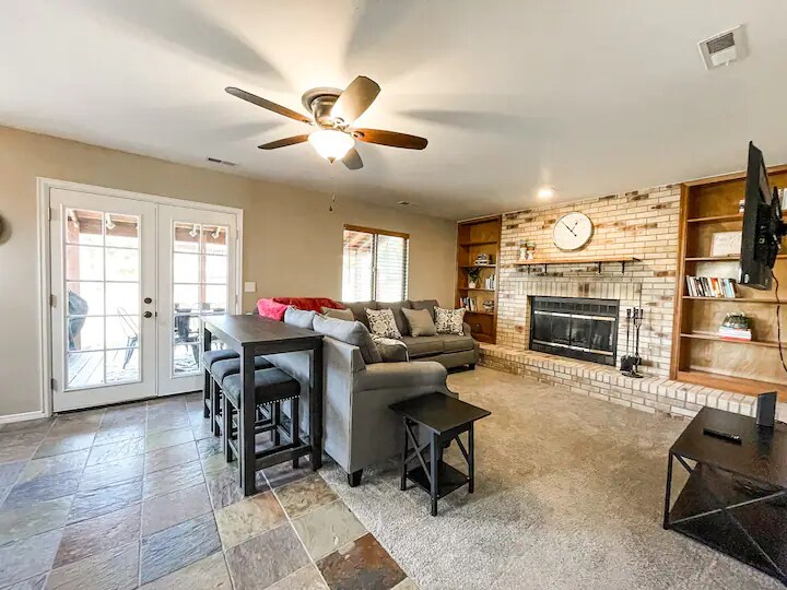 Building Photo - 15235 Diamondhead Ct