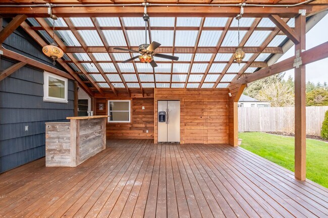 Building Photo - Charming 3-Bed 2 Bath Home with Spectacula...
