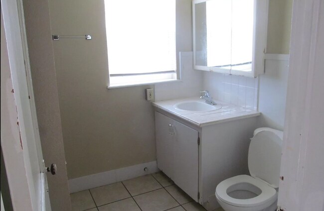 Building Photo - 1315 Sheldon St