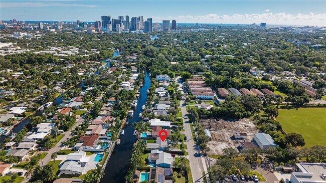 Building Photo - 1709 SW 5th Pl